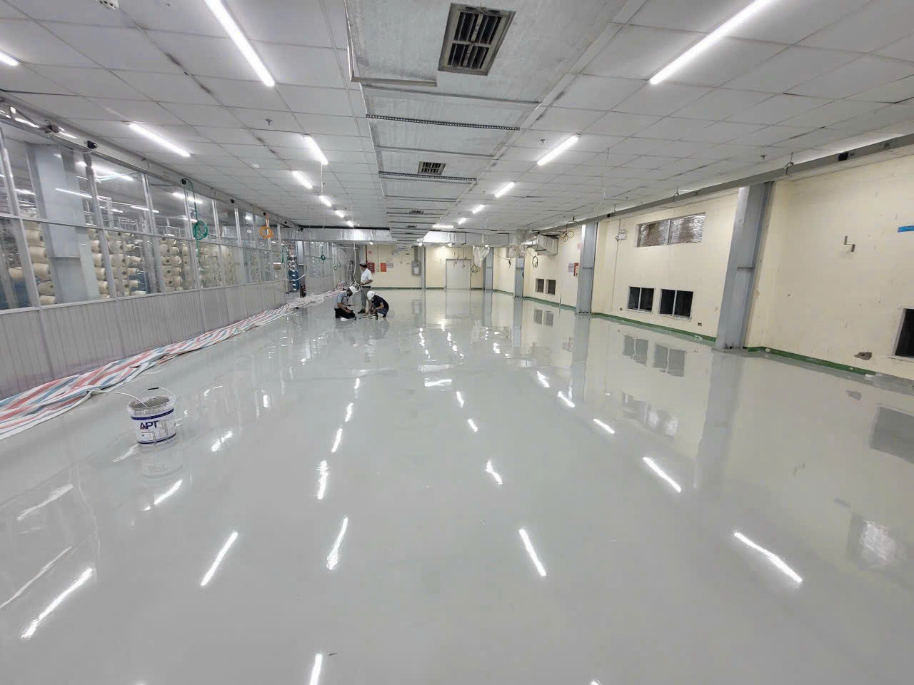 Sơn Epoxy Chống Tĩnh Điện Là Gì? Giải Pháp Toàn Diện Cho Sàn Công Nghiệp 5 1782962282609 628633028044340271 g7225333137336249555 b794ff8c9b093135d2247fe8c4452538