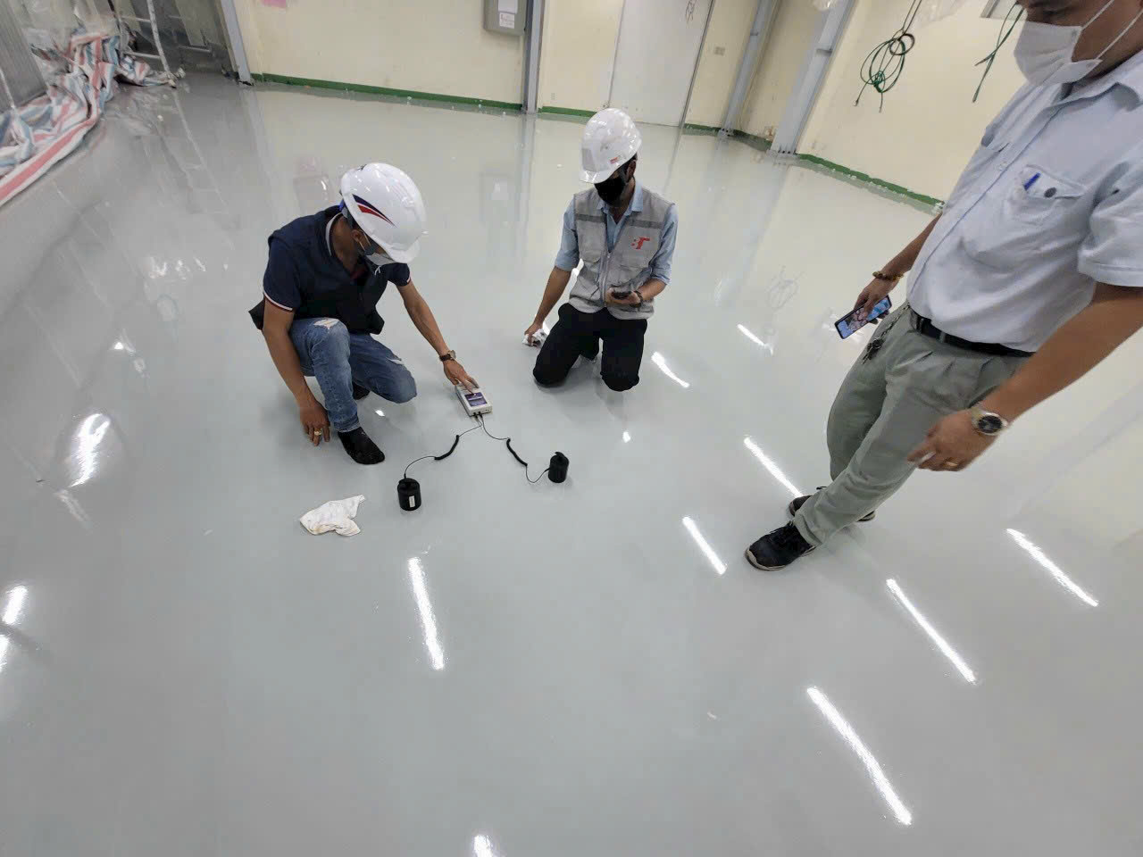 Sơn Epoxy Chống Tĩnh Điện Là Gì? Giải Pháp Toàn Diện Cho Sàn Công Nghiệp 2 1782962299461 628633028044340271 g7225333137336249555 f3e4ca998c405804e55a1cb24cd7615d