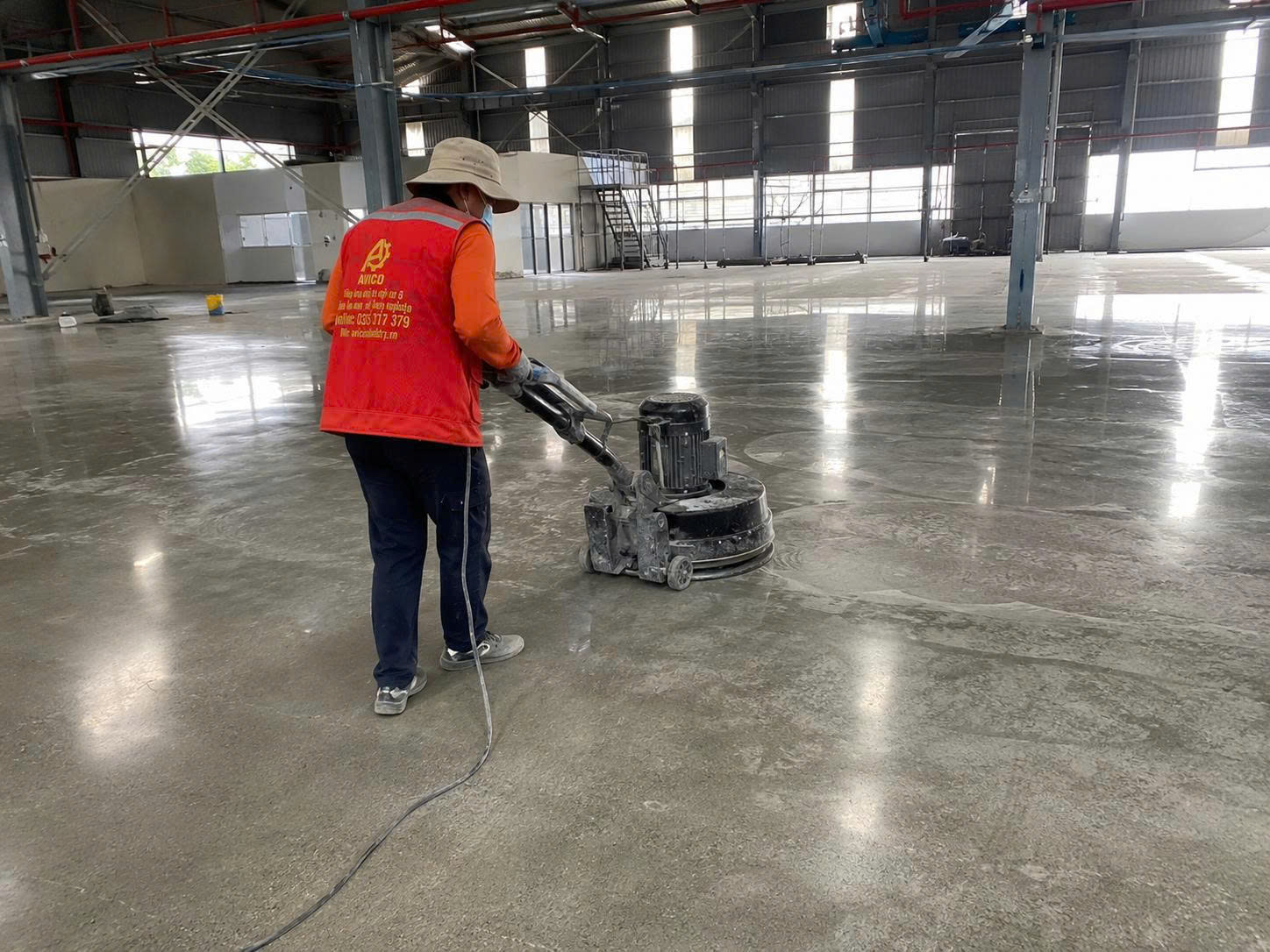 đánh bóng sàn bê tông nhà xưởng mài bóng bê tông, polished concrete