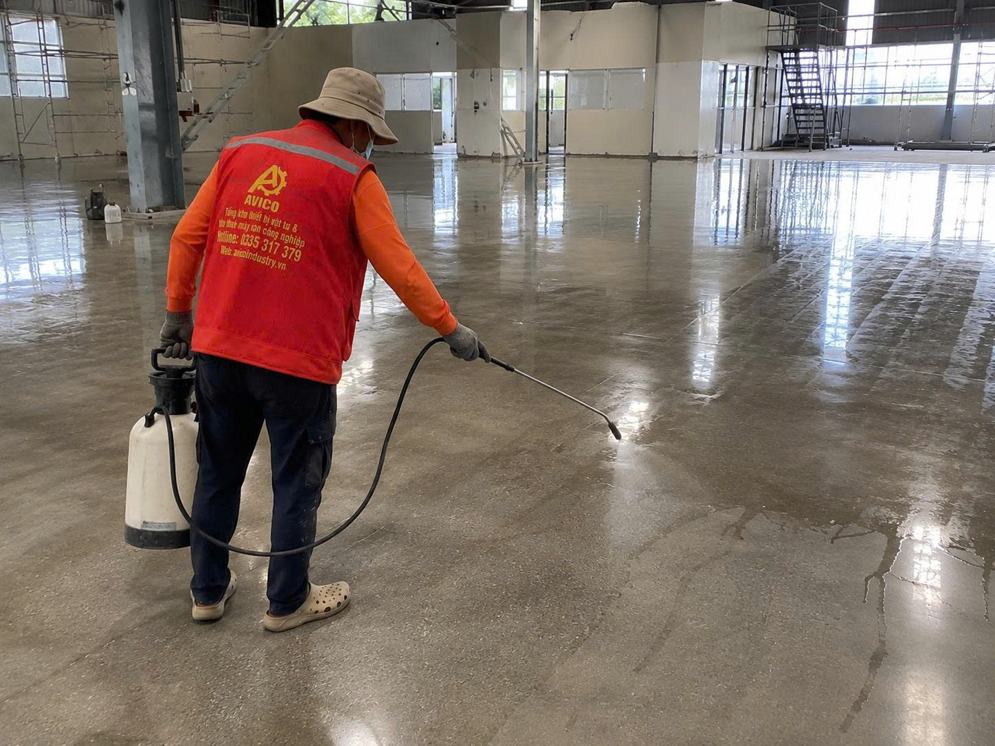 Đánh Bóng Sàn Bê Tông Nhà Xưởng: Giải Pháp Bền Vững Cho Sàn Công Nghiệp 3 1786697659218 2126880319291072698 5561662981191916048 cd90d8f515188f1f219395cd9d4553cc