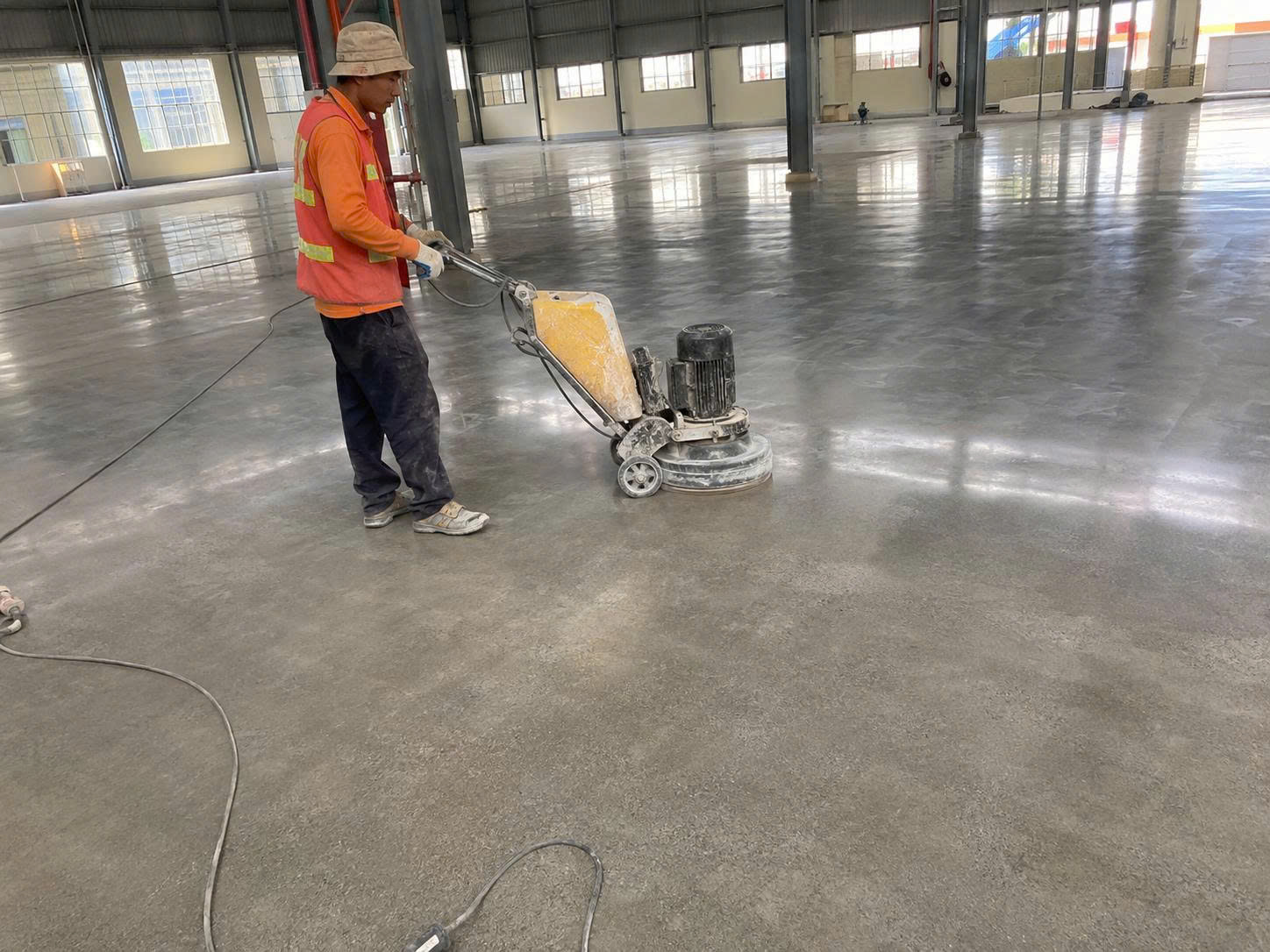 Đánh Bóng Sàn Bê Tông Nhà Xưởng: Giải Pháp Bền Vững Cho Sàn Công Nghiệp 4 1786698291990 2126880319291072698 5561662981191916048 479fafa27676dfde9eb9593c5deb7c4d