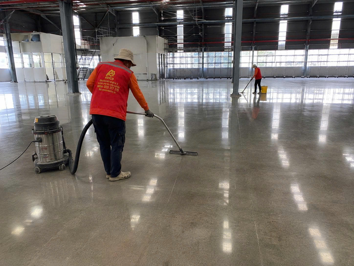 Đánh Bóng Sàn Bê Tông Nhà Xưởng: Giải Pháp Bền Vững Cho Sàn Công Nghiệp 6 1786698763378 2126880319291072698 5561662981191916048 1b3883ee0eb7d554994c3f38a2583501