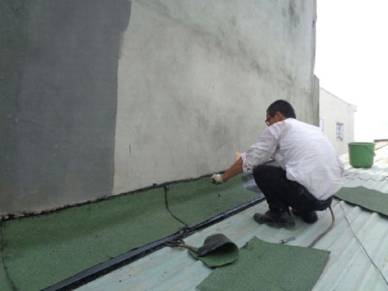 7 cách xử lý khe hở giữa mái tôn và tường nhanh – gọn – hiệu quả